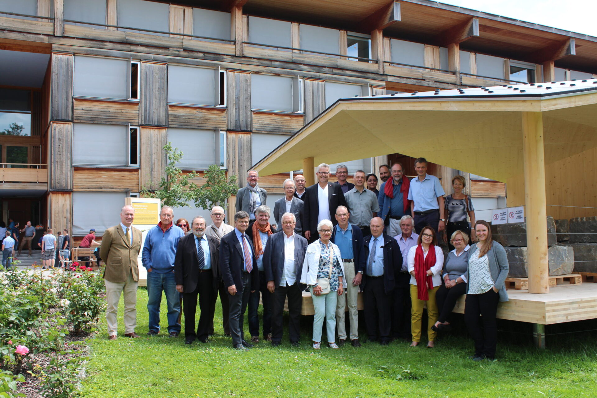 Photo de groupe à l'La Convention de le Société de Experts Bois 2018 s'est tenue le 15 et 16 juin dernier à la Haute Ecole Spécialisée Bernoise à Bienne en Suisse sur le Thème de la Construction Bois.
